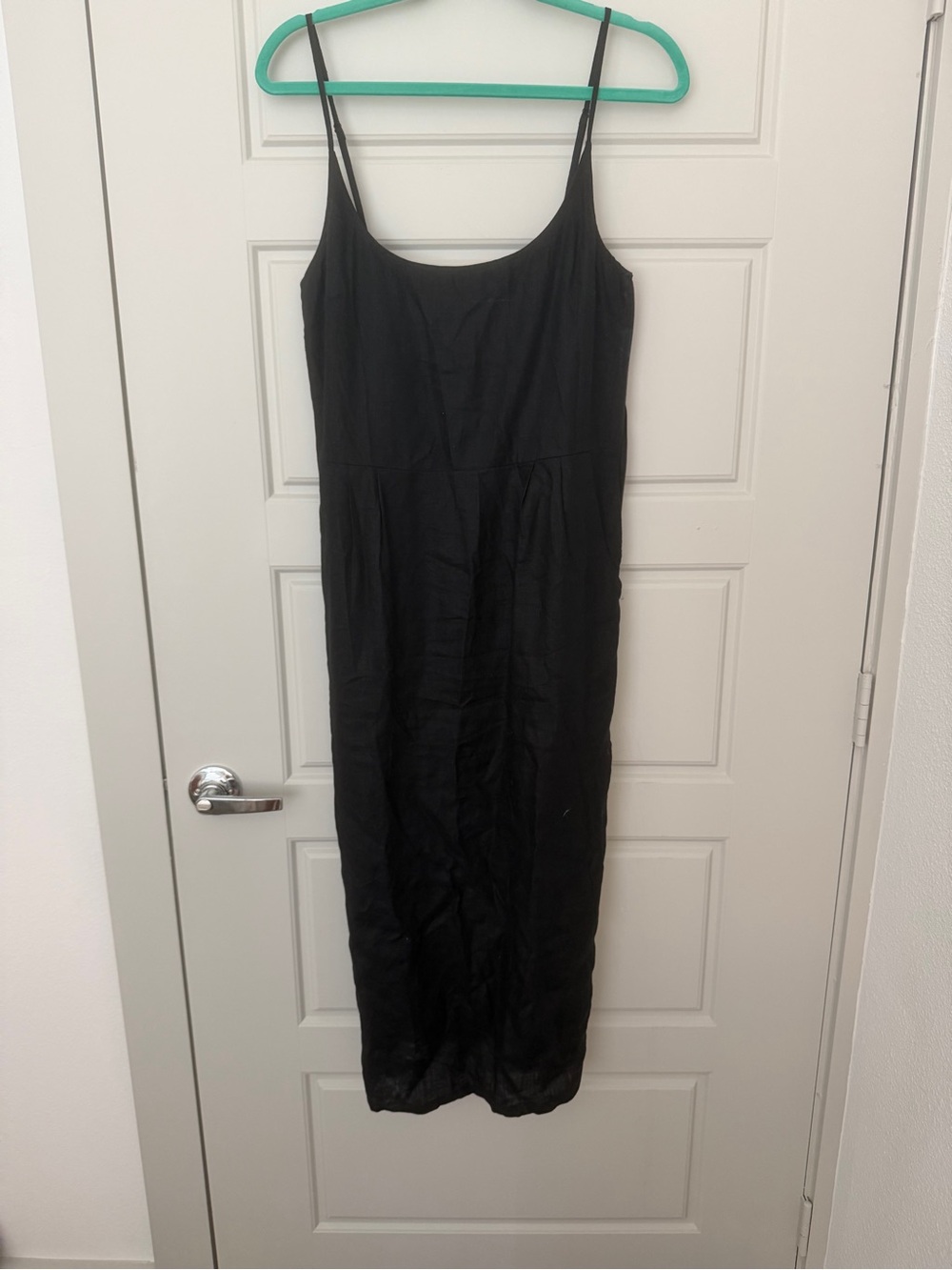 100% European Linen Scoop Neck Midi Black